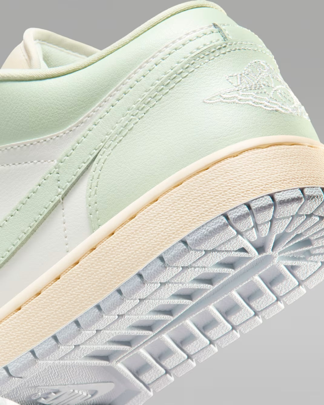Air Jordan 1 Low  Sail/Aura/Muslin/Jade Aura